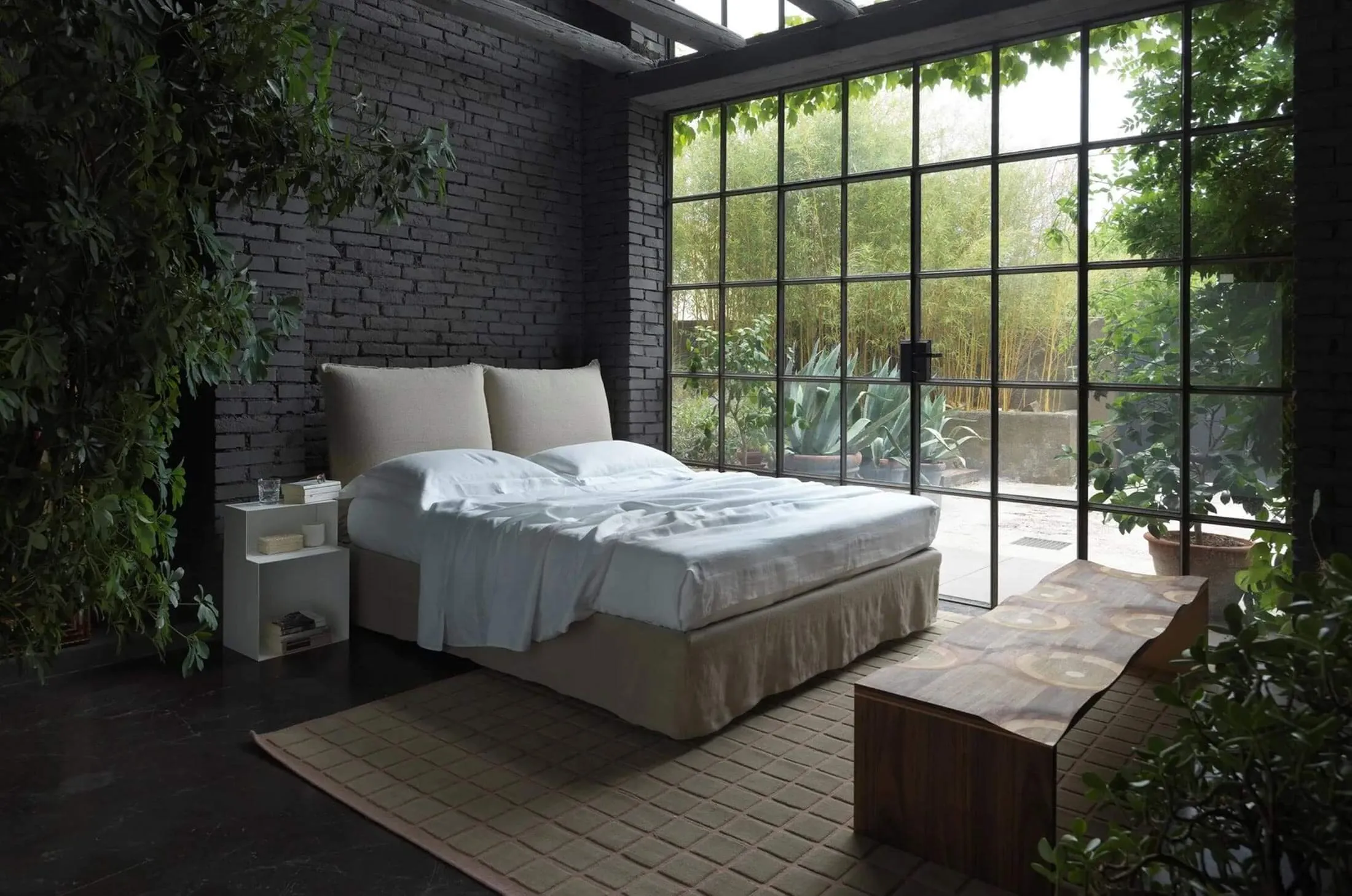 Letto matrimoniale imbottito e sfoderabile MILOS by Casamania & Horm