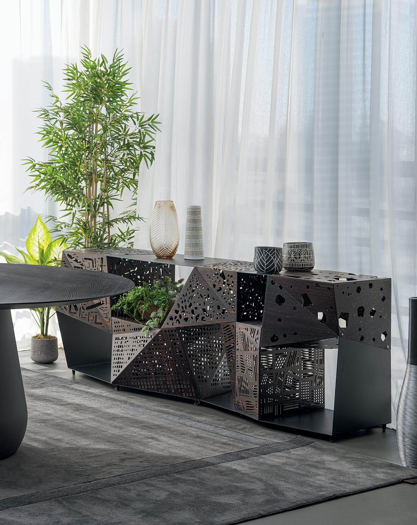 Madia in alluminio e legno RIDDLED BUFFET by Casamania & Horm